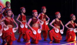 吃瓜体育生和舞蹈室1v1,校园风云对决